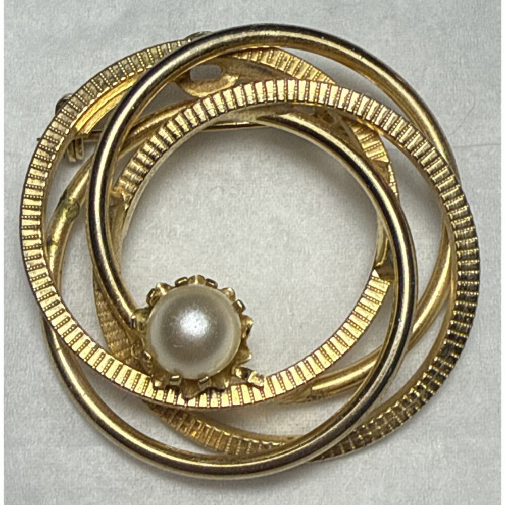 Vintage Gold Tone Circles with Faux Pearl Brooch PB146